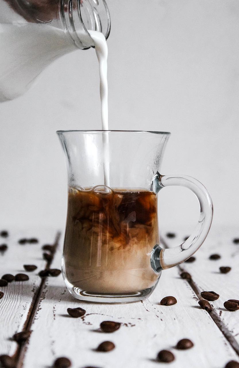 Professional espresso extraction with perfect crema formation