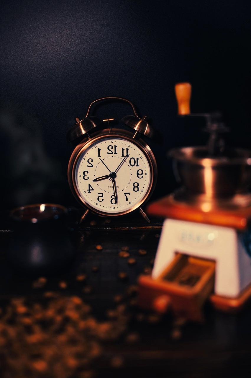 Professional burr coffee grinder with precision settings